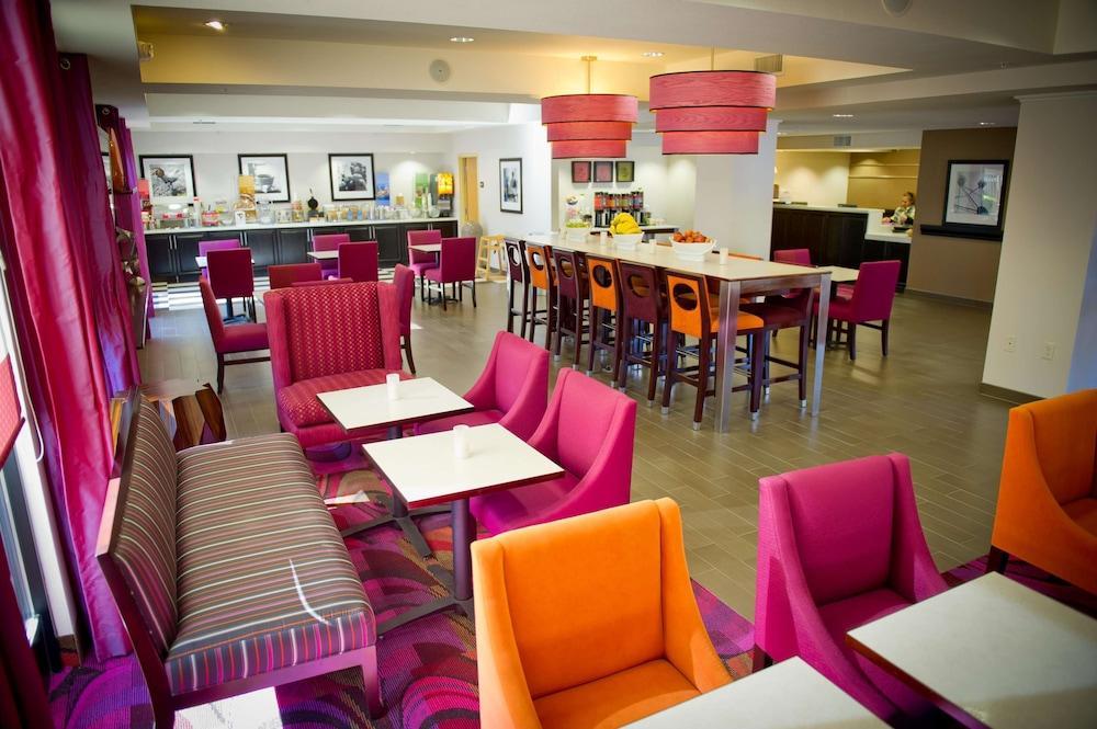 Hampton Inn Oakland-Hayward Exterior photo