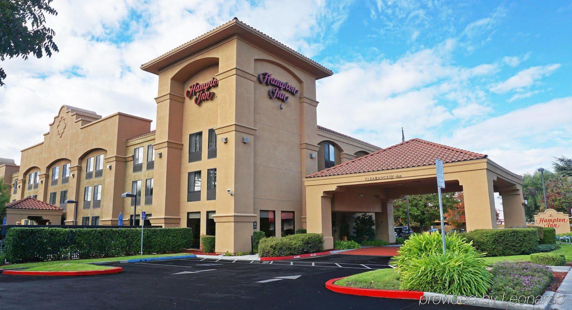 Hampton Inn Oakland-Hayward Exterior photo