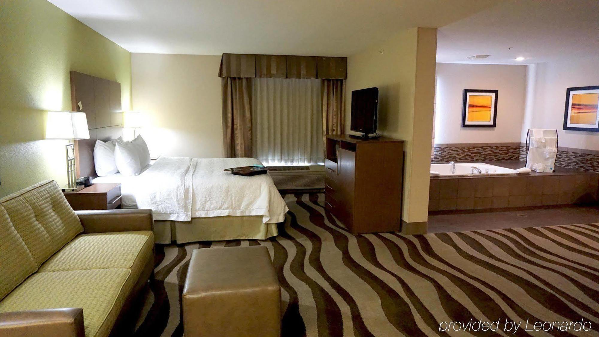 Hampton Inn Oakland-Hayward Exterior photo